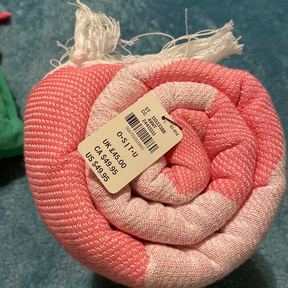 Pink blanket! New with tags! - Picture 2 of 4